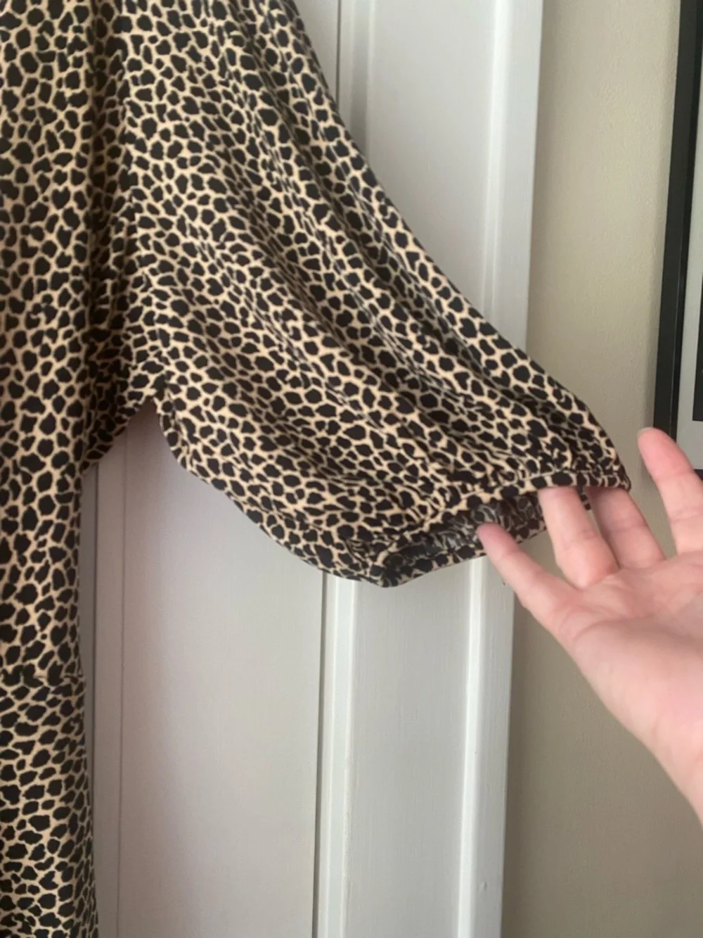Banana Republic animal print faux wrap top blouse shirt L large NWT - Picture 3 of 6